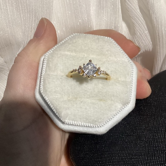 🌸Elegant Vintage or Antique Style Princess Cut Petite Cz Diamond band - Picture 13 of 16